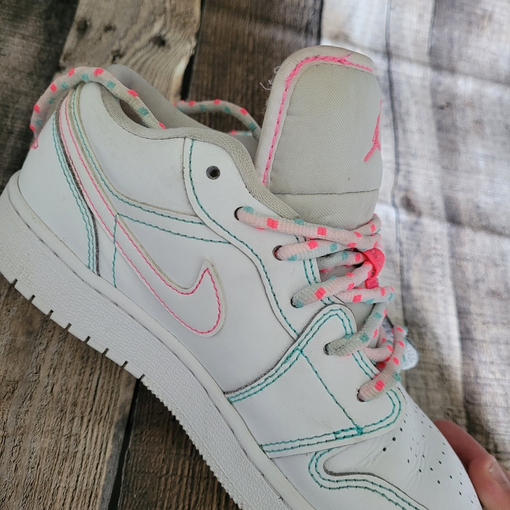 Nike Air Jordan 1 Low GS 'Aurora Green' Sz 4Y/5.5W - Picture 7 of 9